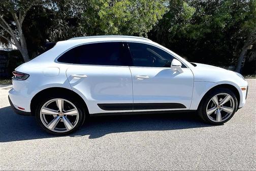 2023 Porsche Macan Base