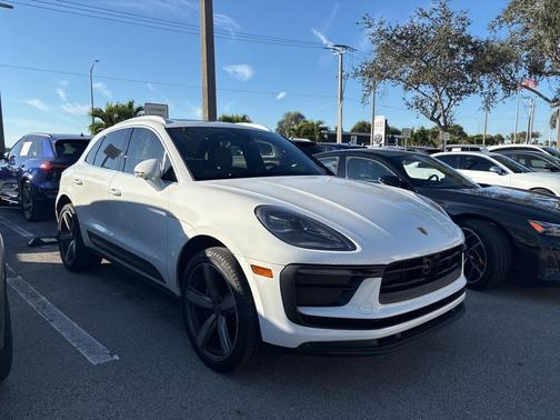 2023 Porsche Macan Base