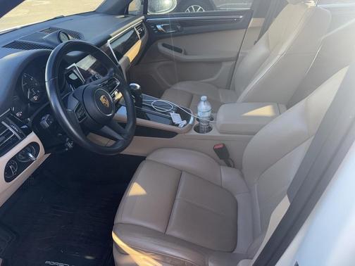 2023 Porsche Macan Base