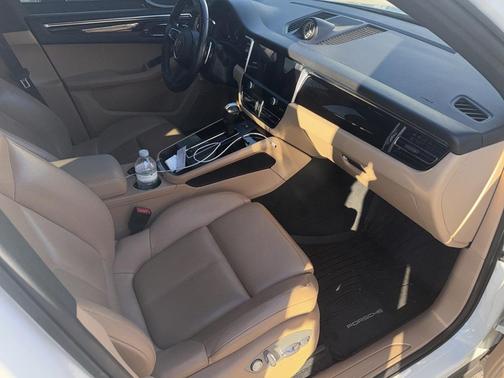 2023 Porsche Macan Base