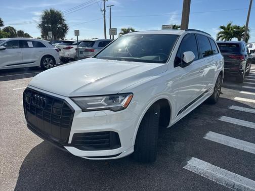 2022 Audi Q7 45 Premium Plus