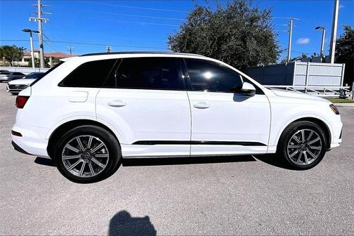 2022 Audi Q7 45 Premium Plus