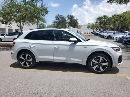 2022 Audi Q5 45 S line Prestige