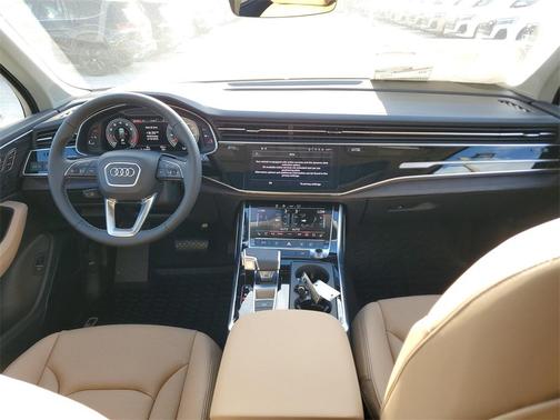 2025 Audi Q7 55 Premium