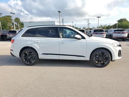 2025 Audi Q7 55 Premium