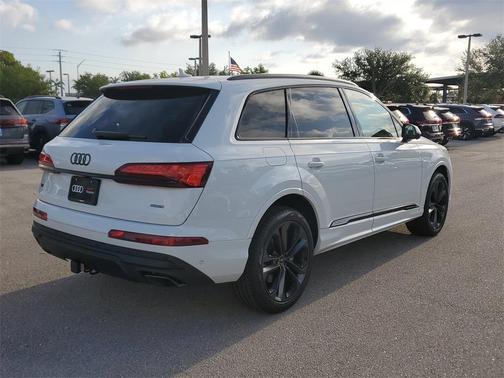 2025 Audi Q7 55 Premium