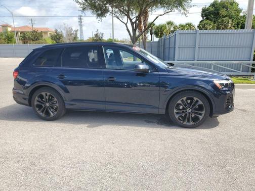 Waitomo Blue Metallic 2026 Audi Q7 55 Premium Plus