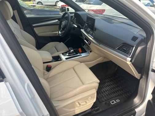 2025 Audi Q5 45 S line quattro Premium