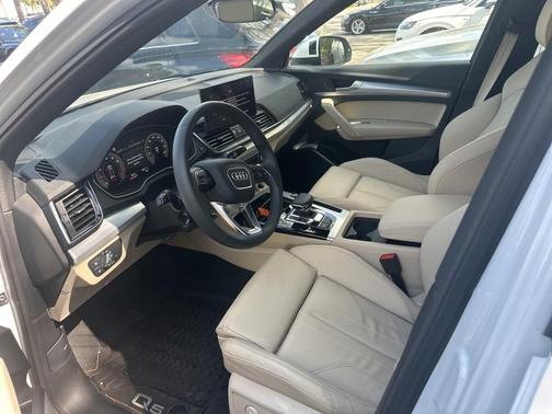 2025 Audi Q5 45 S line quattro Premium