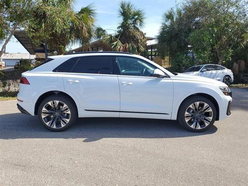 2025 Audi Q8 55 Premium