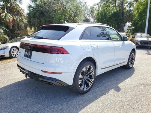 2025 Audi Q8 55 Premium