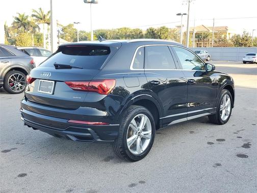 2022 Audi Q3 45 S line Premium