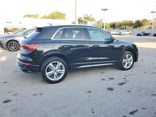 2022 Audi Q3 45 S line Premium