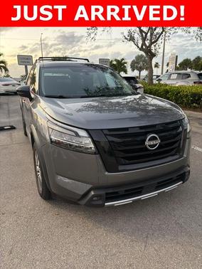 2023 Nissan Pathfinder SL