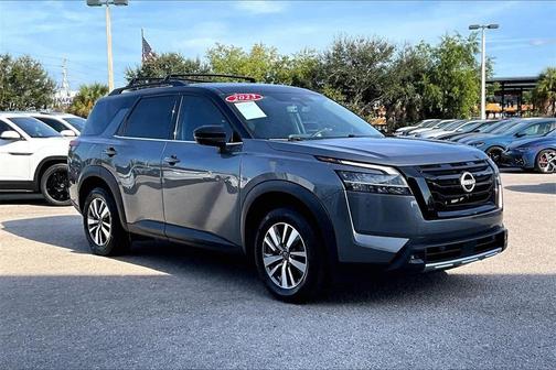 2023 Nissan Pathfinder SL