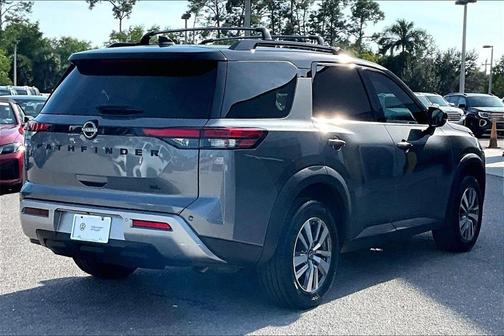 2023 Nissan Pathfinder SL