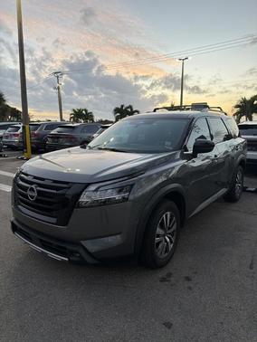 2023 Nissan Pathfinder SL