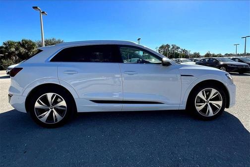 2024 Audi Q8 e-tron Premium