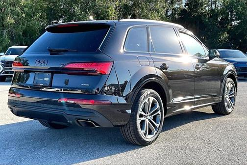 2025 Audi Q7 45 Premium Plus
