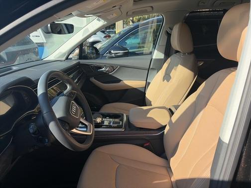 2025 Audi Q7 45 Premium Plus