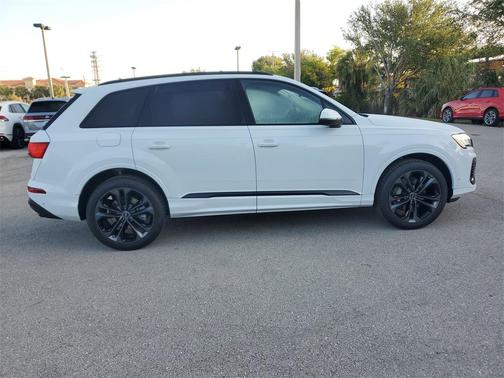 2025 Audi Q7 55 Premium