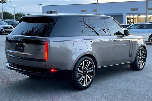 2023 Land Rover Range Rover P530 SE