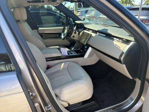 2023 Land Rover Range Rover P530 SE
