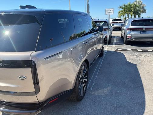 2023 Land Rover Range Rover P530 SE