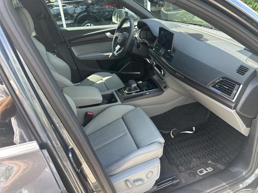 2024 Audi Q5 45 S line quattro Premium