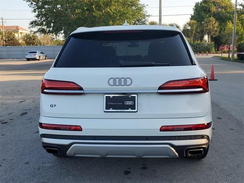 2025 Audi Q7 55 Premium Plus