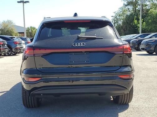 2025 Audi Q6 e-tron Premium