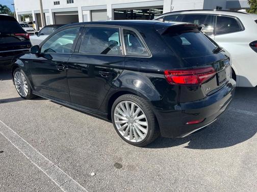 2017 Audi A3 e-tron 1.4T Premium