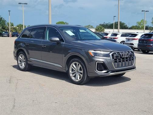 2025 Audi Q7 55 Premium Plus