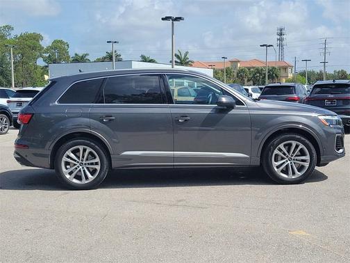 2025 Audi Q7 55 Premium Plus