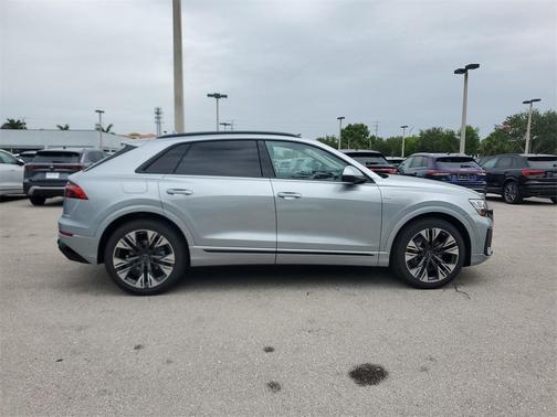 2025 Audi Q8 55 Premium