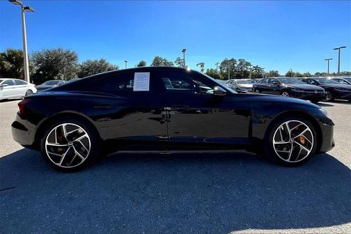 2023 Audi RS e-tron GT Base