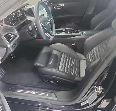 2023 Audi RS e-tron GT Base