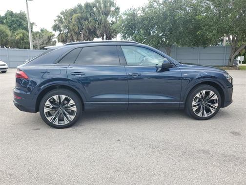2025 Audi Q8 55 Premium