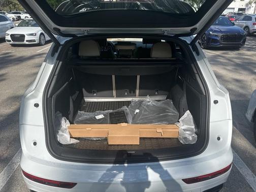 2025 Audi Q5 45 S line quattro Premium