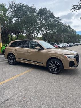 2025 Audi Q7 45 Premium Plus