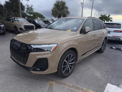 2025 Audi Q7 45 Premium Plus
