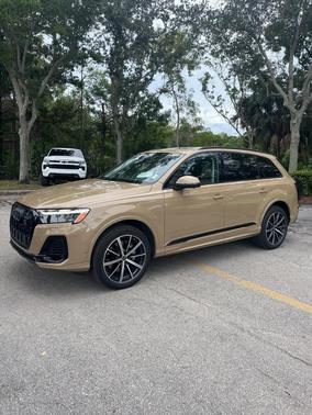 2025 Audi Q7 45 Premium Plus