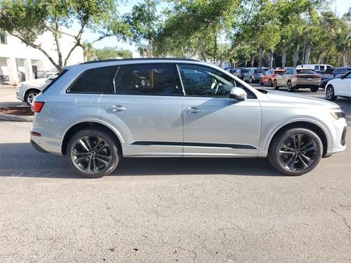 2025 Audi Q7 55 Premium