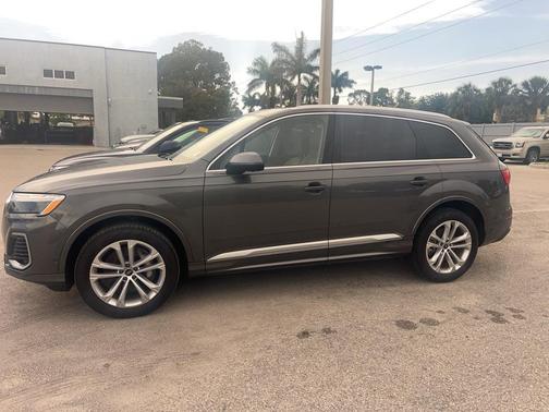 2025 Audi Q7 55 Premium Plus