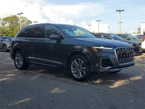 2025 Audi Q7 55 Premium Plus