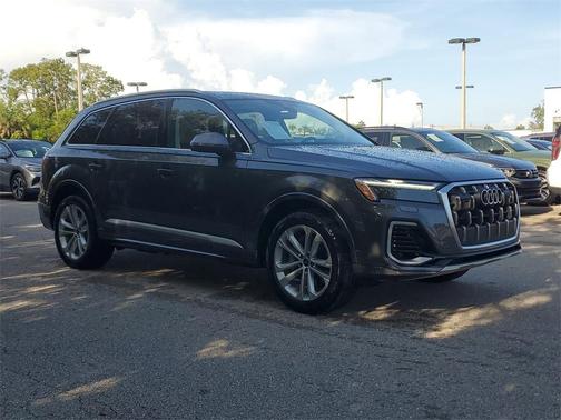 2025 Audi Q7 55 Premium Plus