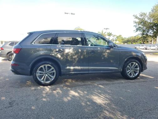 2025 Audi Q7 55 Premium Plus