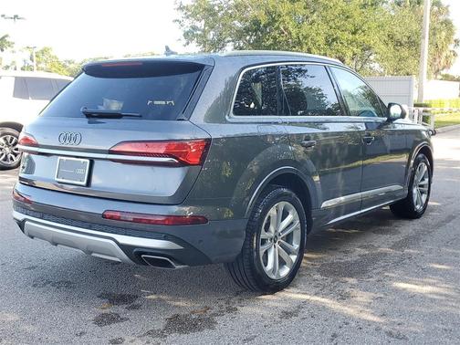2025 Audi Q7 55 Premium Plus