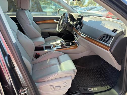 2022 Audi Q5 45 S line Premium Plus