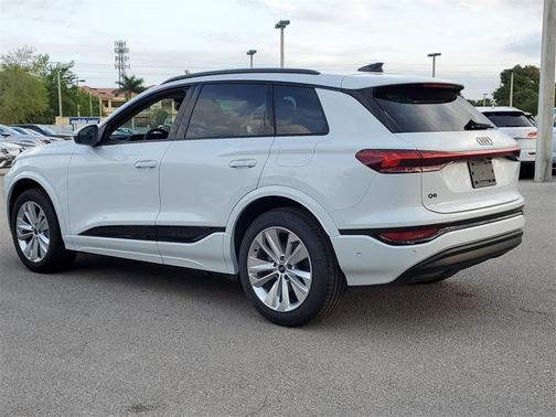 2025 Audi Q6 e-tron Premium